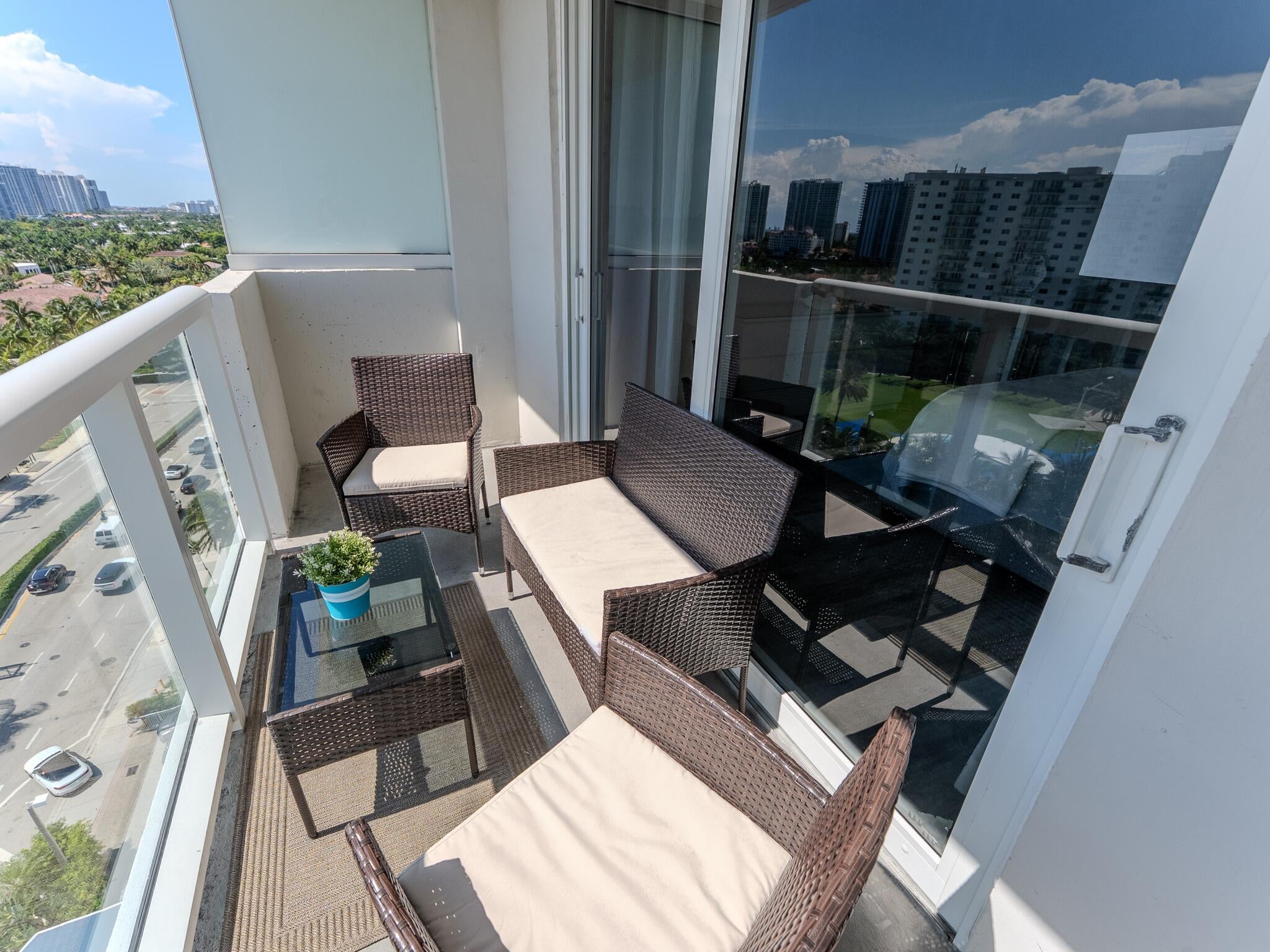 19201 Collins Avenue 1038