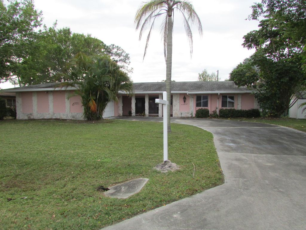 Photo of 188 NE Caprona Avenue, Port St Lucie, FL 34983 (MLS # R10865020)