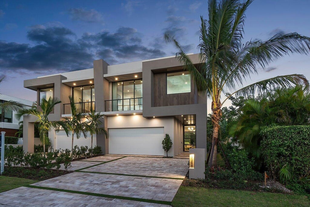 Photo of 140 NE WAVECREST Way, Boca Raton, FL 33432 (MLS # B26088116)