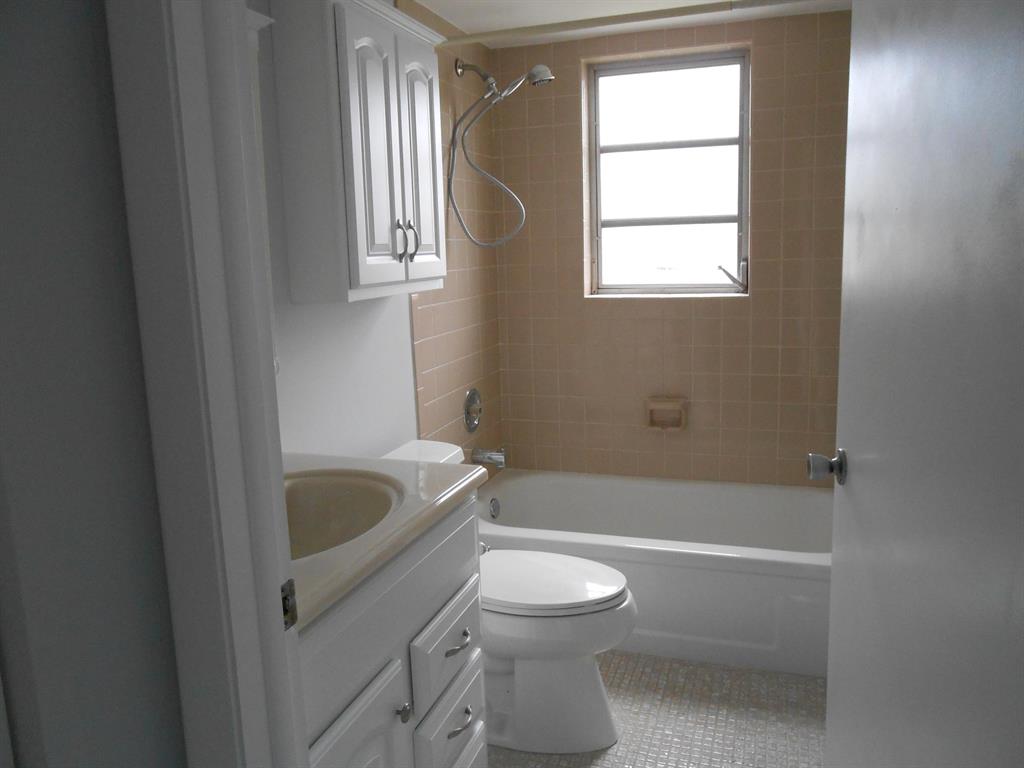 VILLAGES OF ORIOLE ABBEY CONDO - Residential Lease