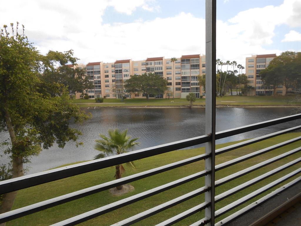 VILLAGES OF ORIOLE ABBEY CONDO - Residential Lease