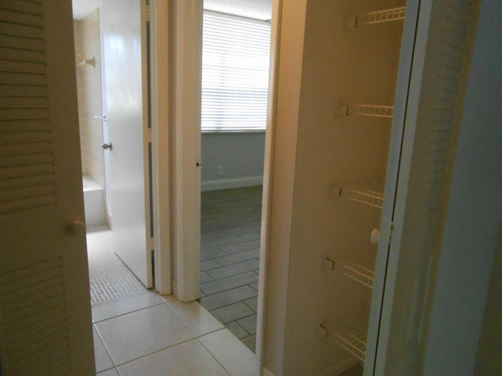 VILLAGES OF ORIOLE ABBEY CONDO - Residential Lease