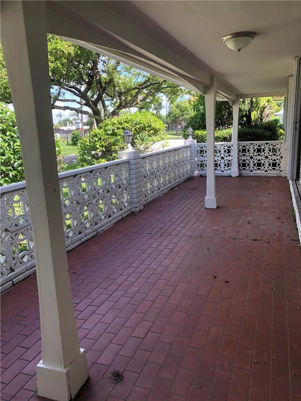 Photo of 321 E Chaminade Drive, Hollywood, FL 33021 (MLS # B26013782)