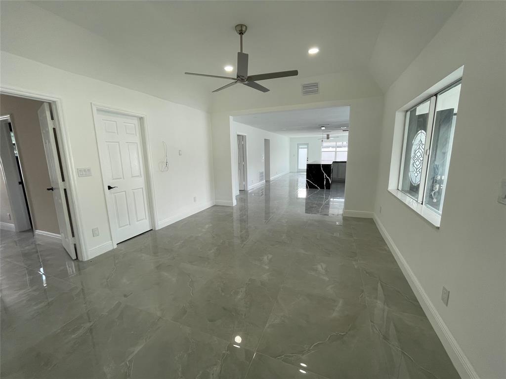 2716 Middle River Dr
