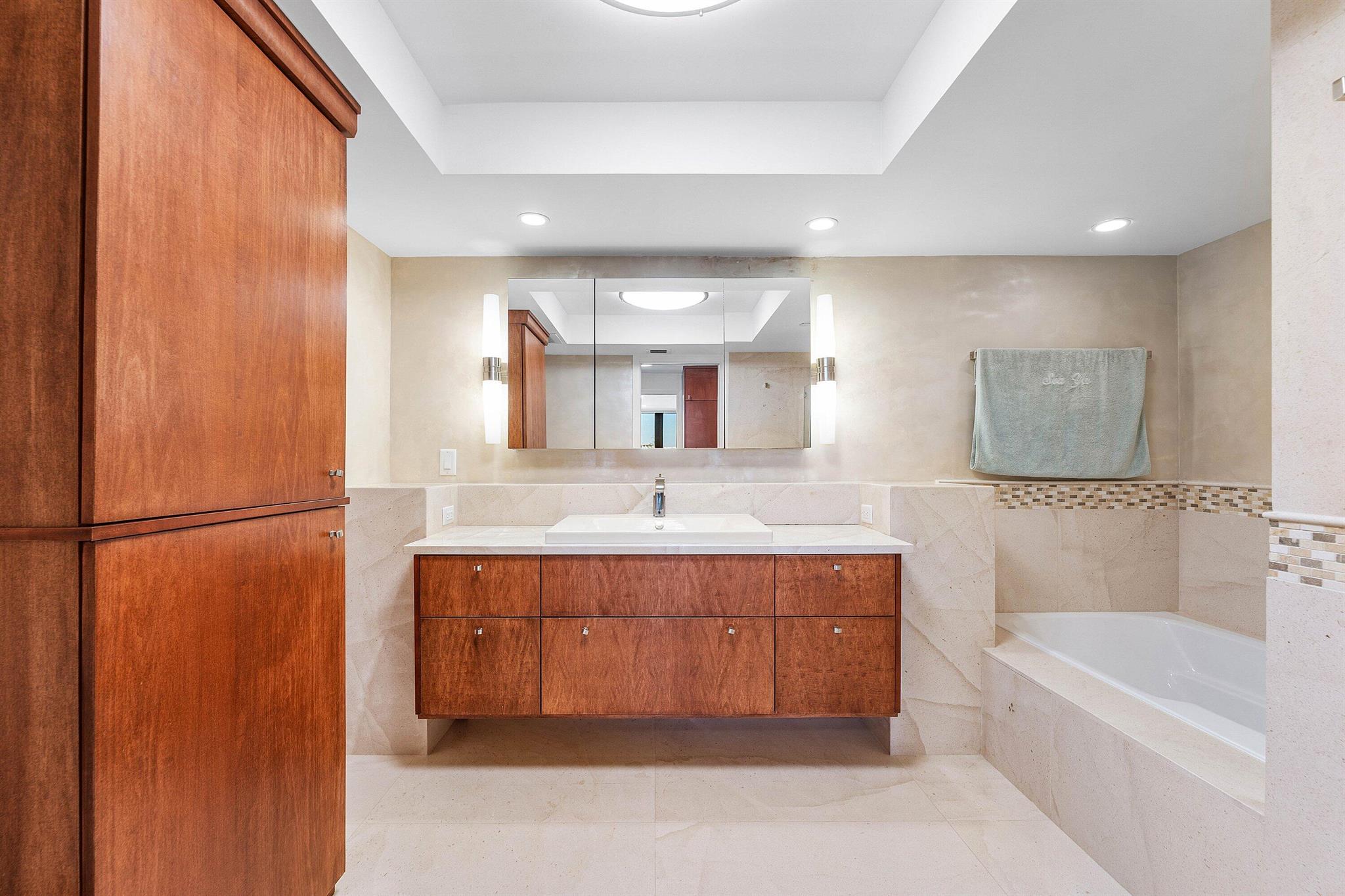 MARBELLA CONDO - Residential