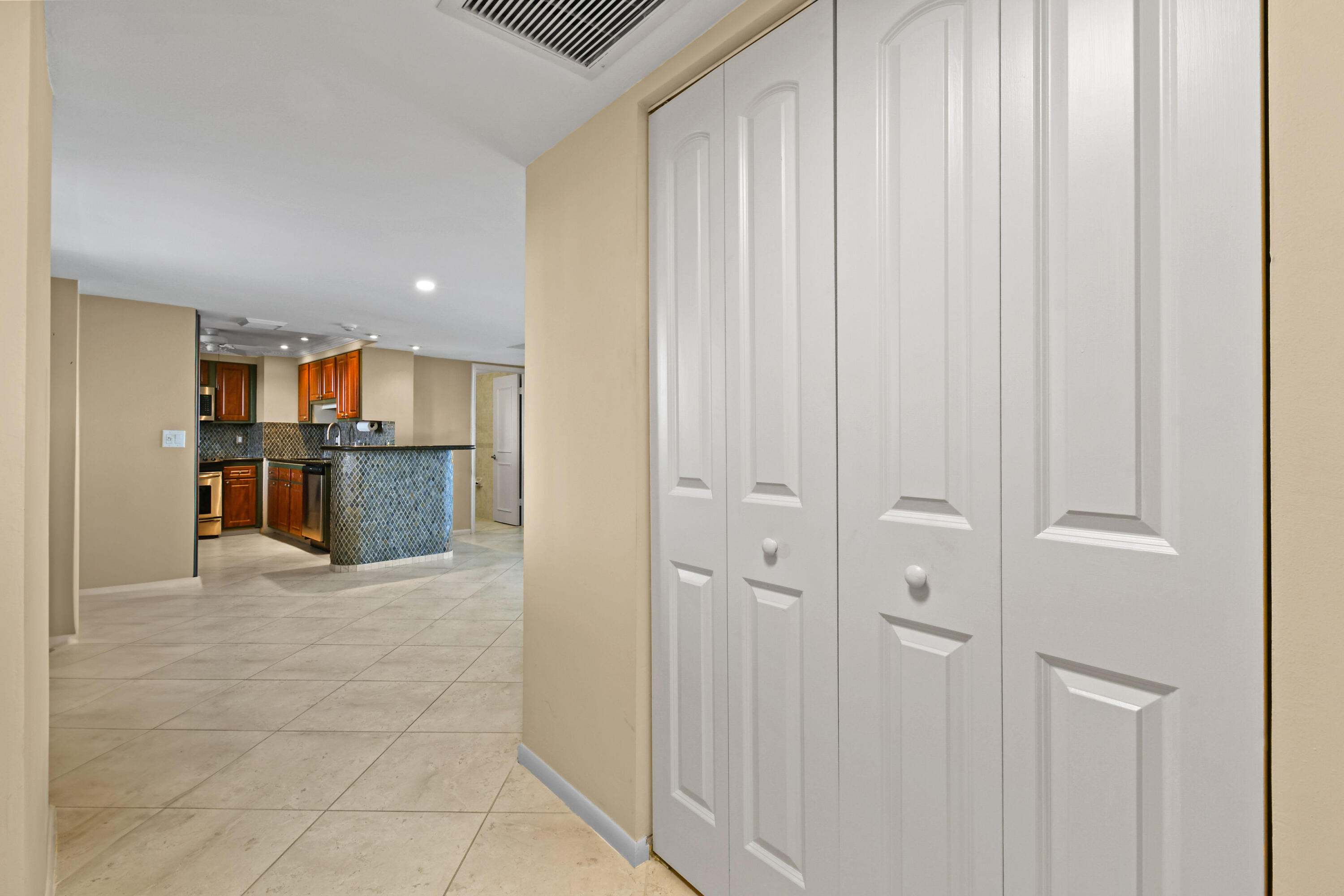 5200 N Flagler Drive 404