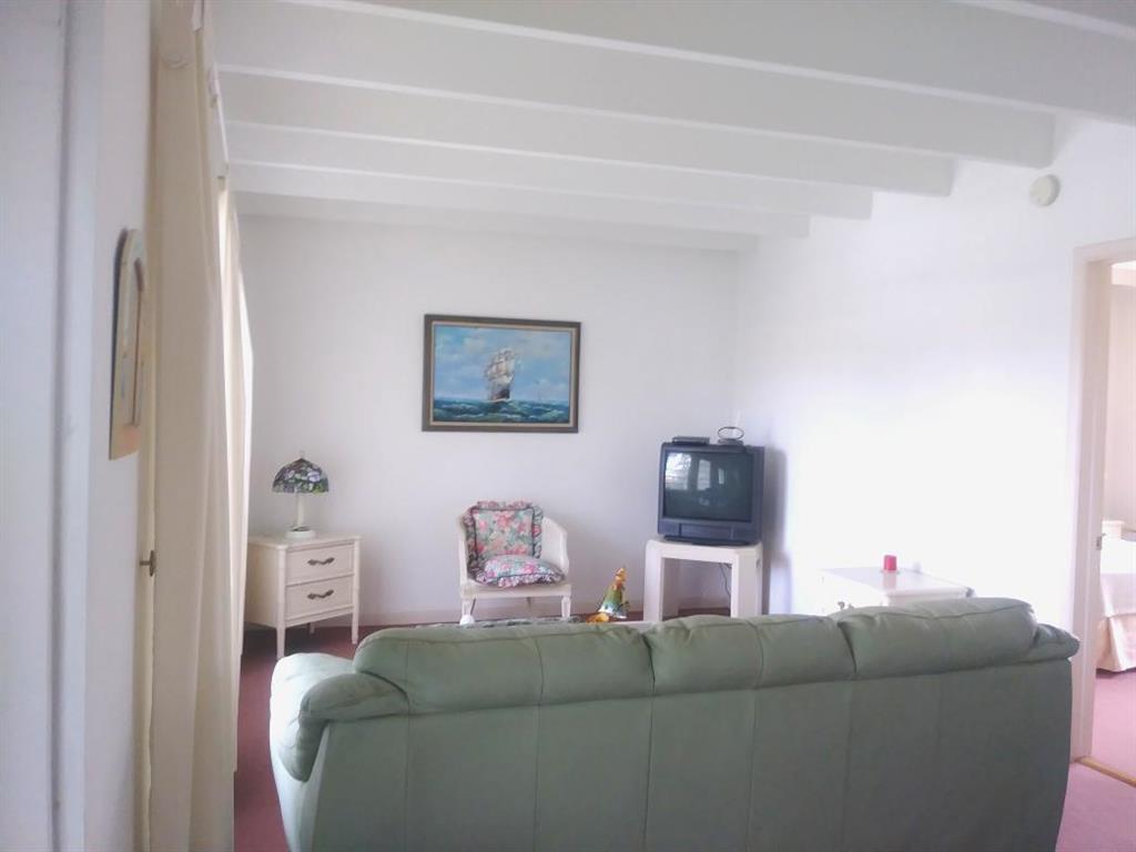 LAKE AVE APTS INC - Residential Lease