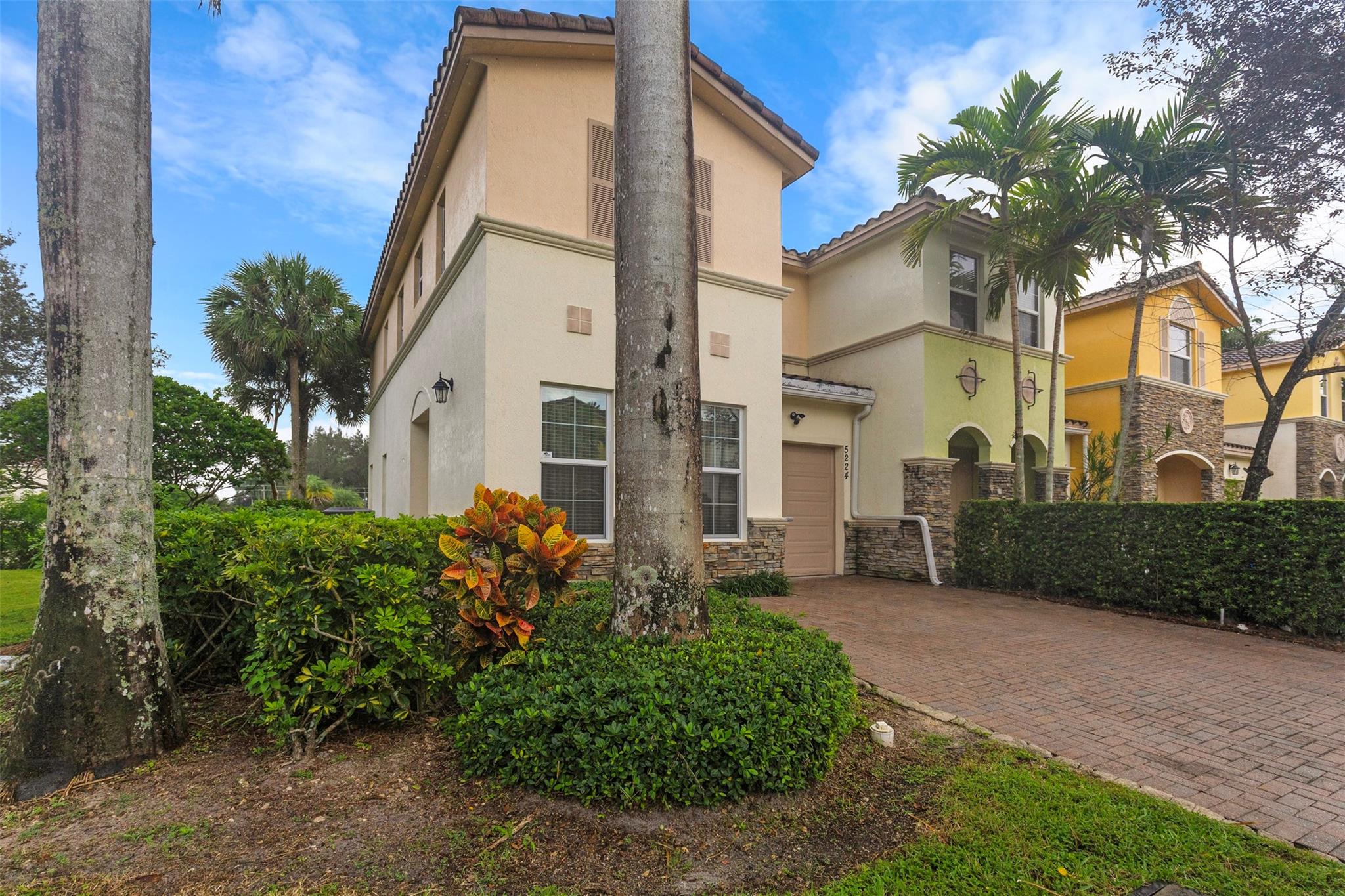 Rodeo Village 176-182 B - Residential Lease