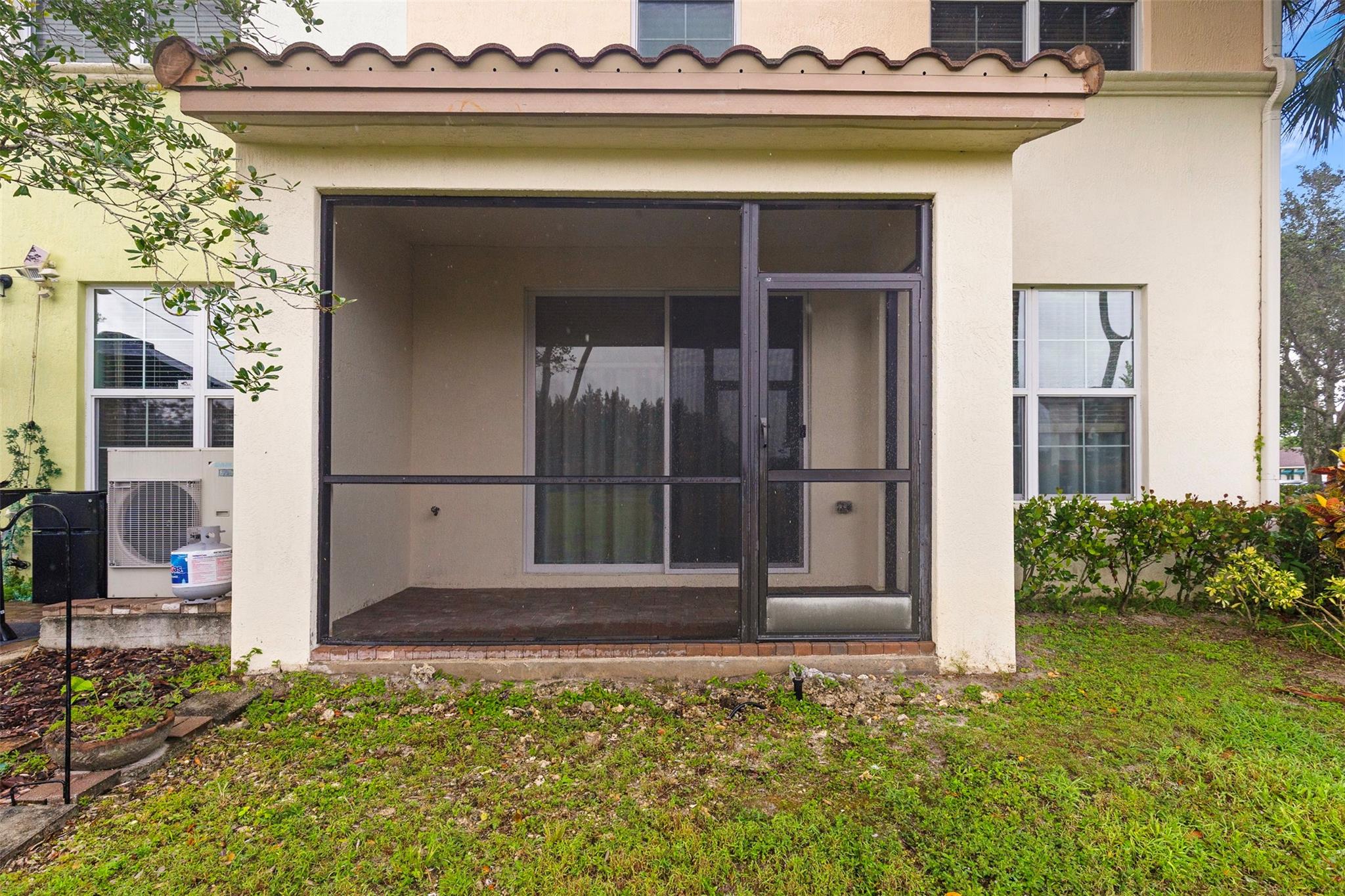 Rodeo Village 176-182 B - Residential Lease