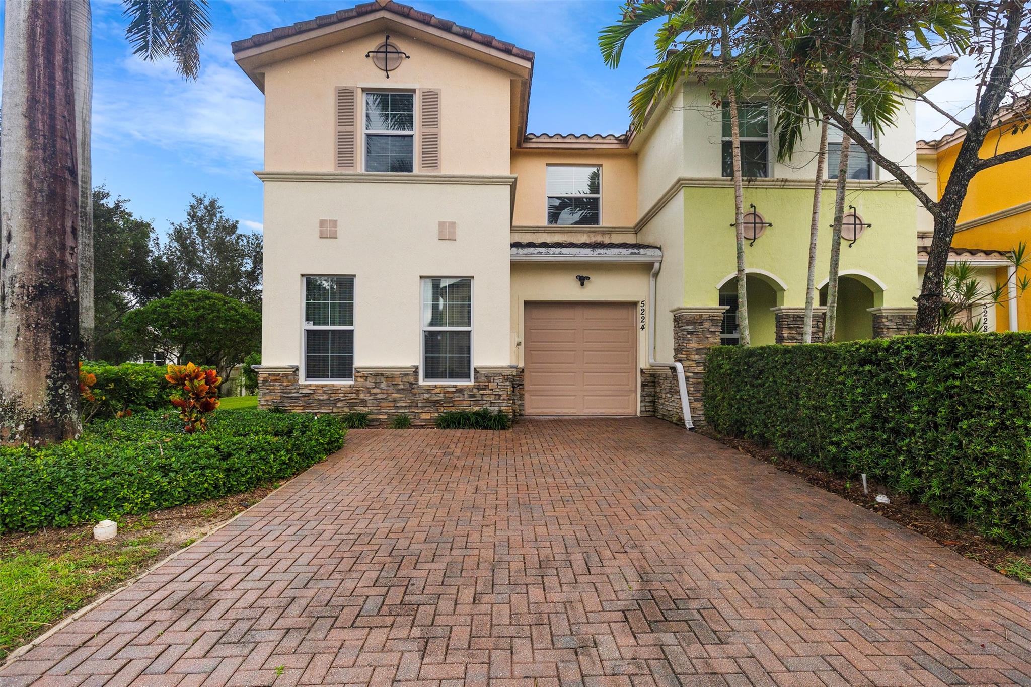 Rodeo Village 176-182 B - Residential Lease
