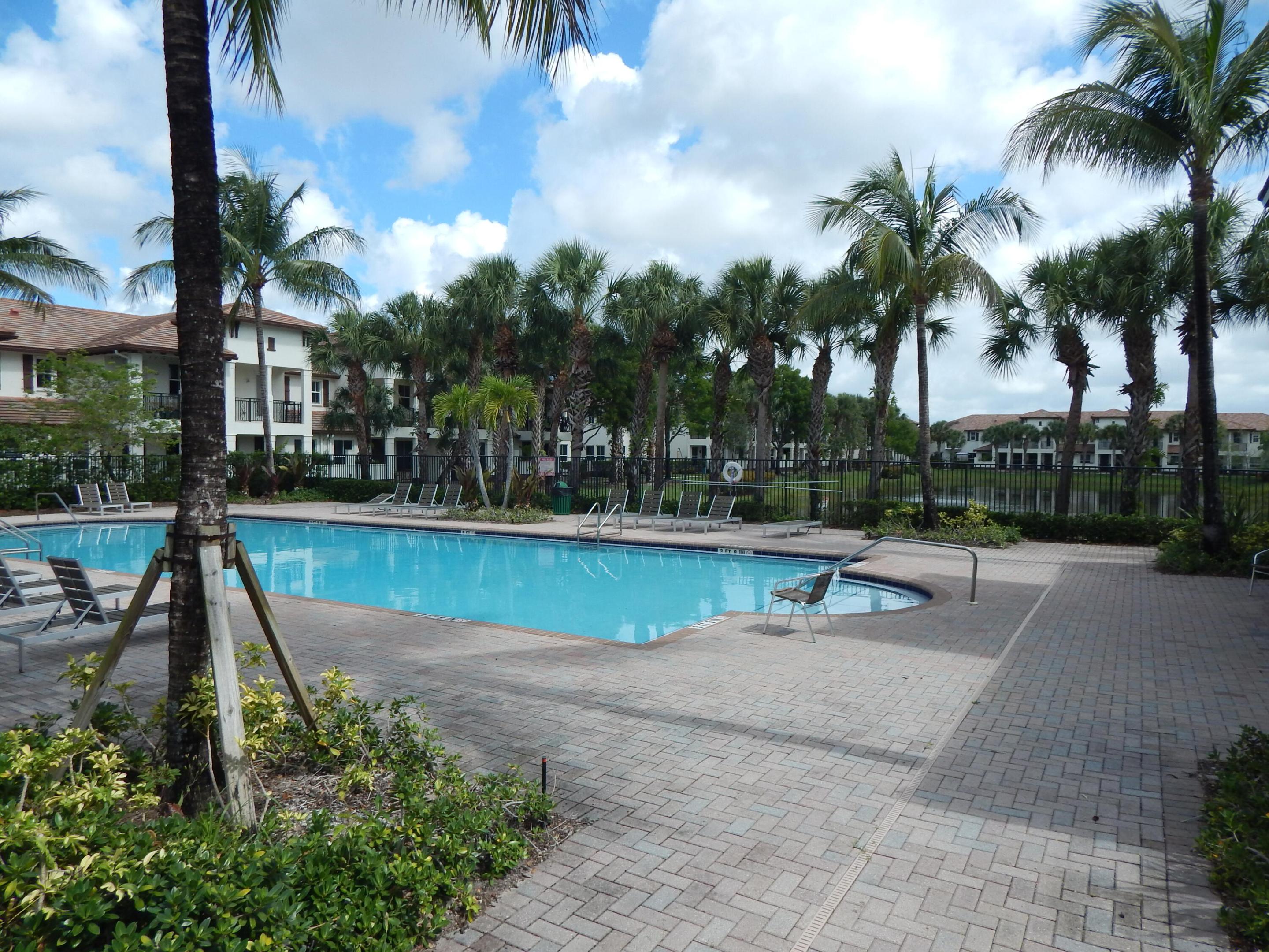 PALOMA LAKES CONDOMINIUM NO 1 - Residential