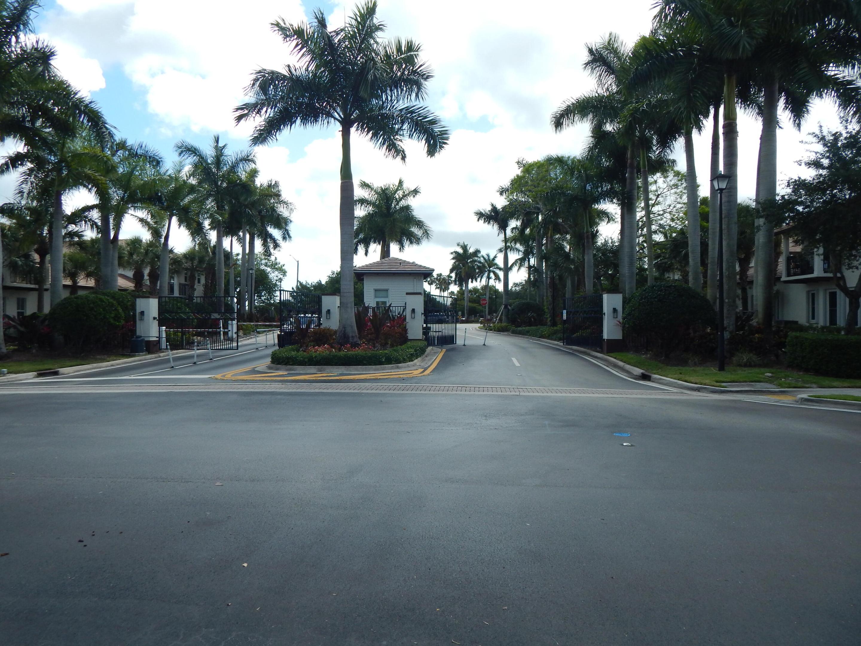 PALOMA LAKES CONDOMINIUM NO 1 - Residential
