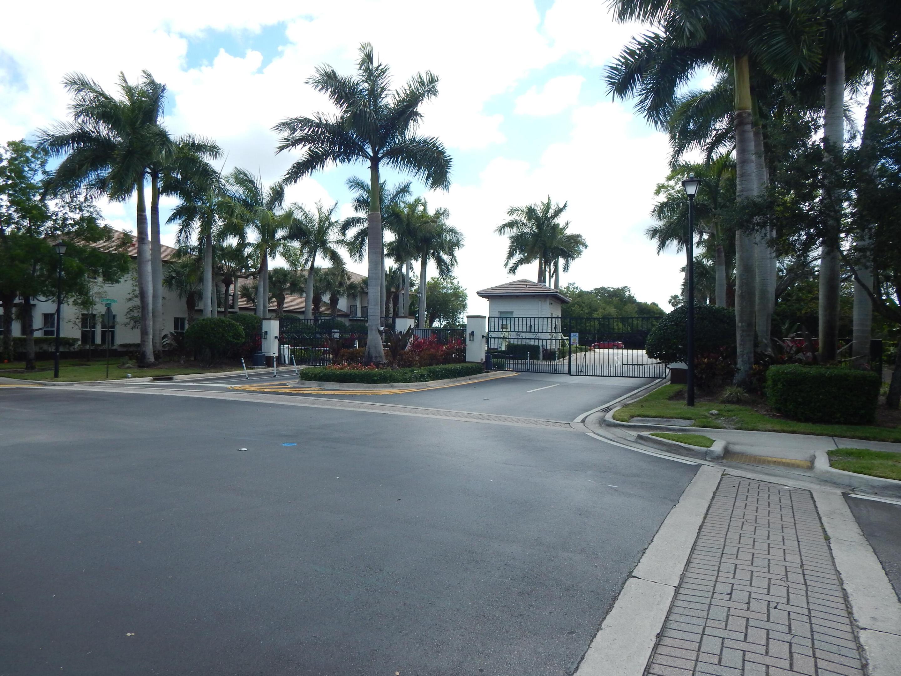 PALOMA LAKES CONDOMINIUM NO 1 - Residential