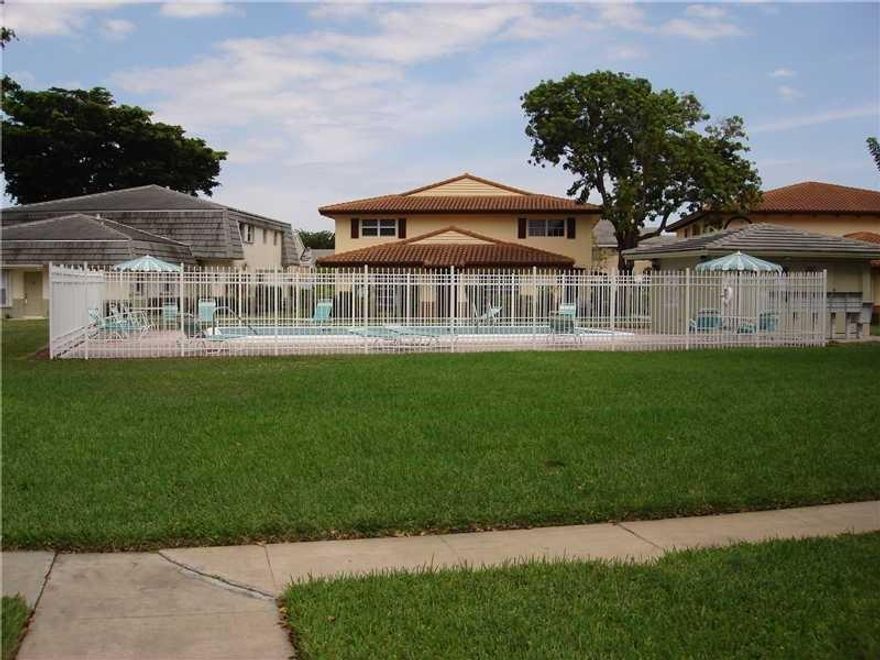 : THOWNHOME WITH 1 CAR GARAGE IN VERY NICE CONDITION!..2 BEDROOMS,1 AND 1/2 BATH,  READY TO MOVE IN ONE OF THE MOST SELECTED AREAS OF CORAL SPRINGS