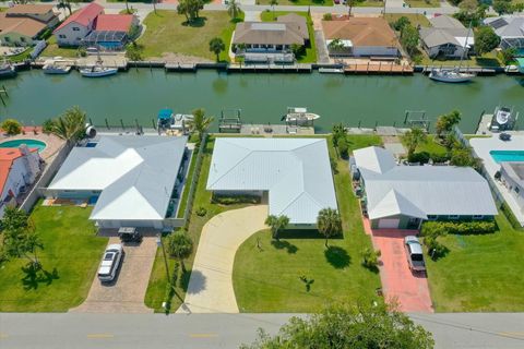 A home in Hutchinson Island