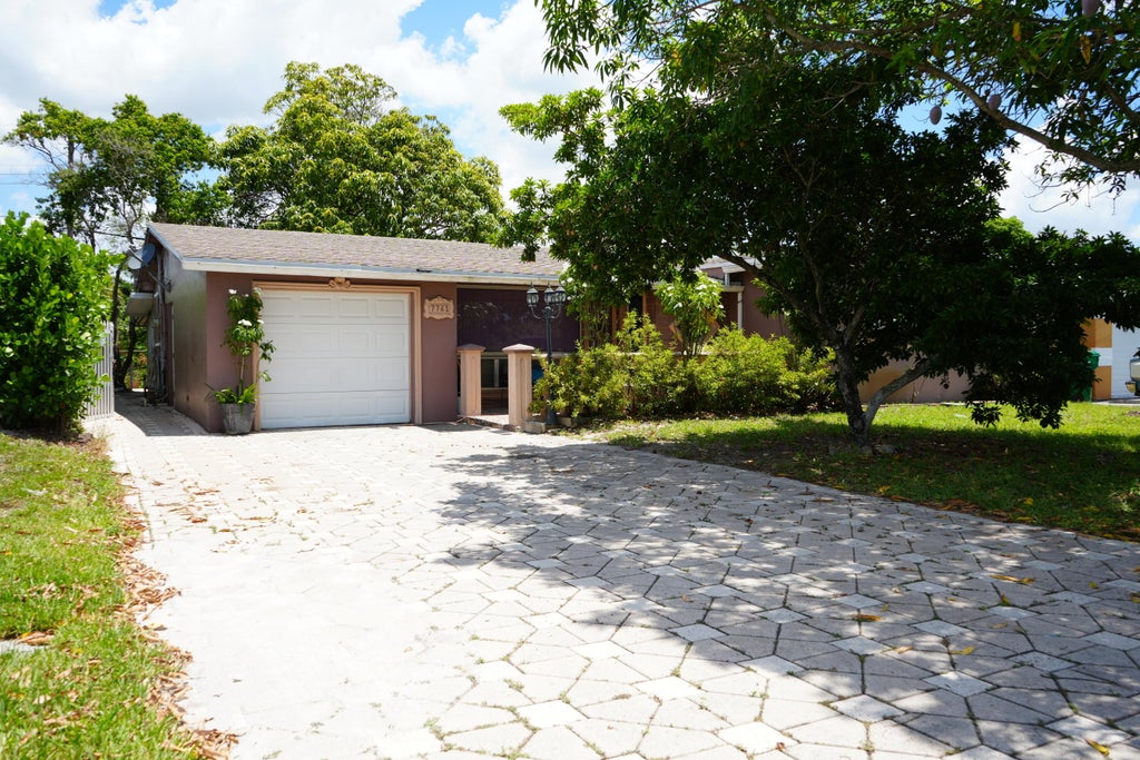 Photo of 7761 BILTMORE Boulevard, Miramar, FL 33023 (MLS # B26083350)