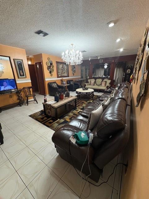 9281 Martinique Dr, Miami, FL, 33189/$680,000 4 9281 Martinique Dr