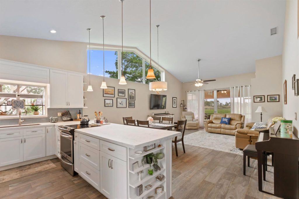 Photo of 1401 Mahogany Place, Palm Beach Gardens, FL 33418 (MLS # R11096842)