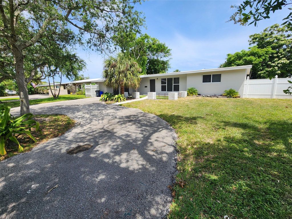 Photo of 416 Prosperity Farms Road, North Palm Beach, FL 33408 (MLS # F10407728)