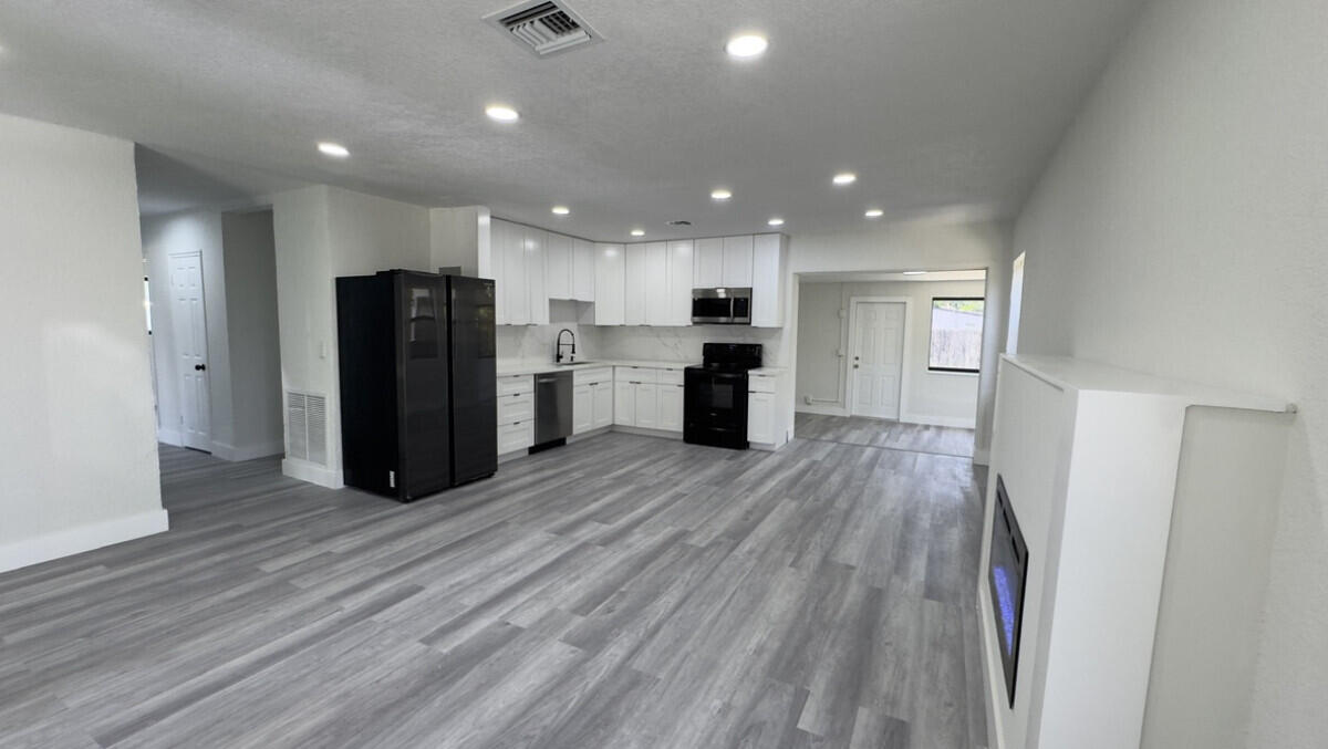 235 SW 21st Way