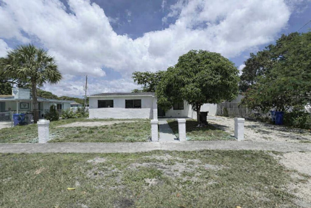 Photo of 235 SW 21st Way, Fort Lauderdale, FL 33312 (MLS # B26038250)