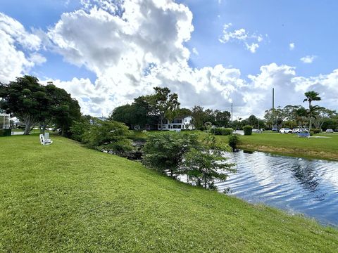 Tiny photo for 359 Oakridge T, Deerfield Beach, FL 33442 (MLS # R11135370)