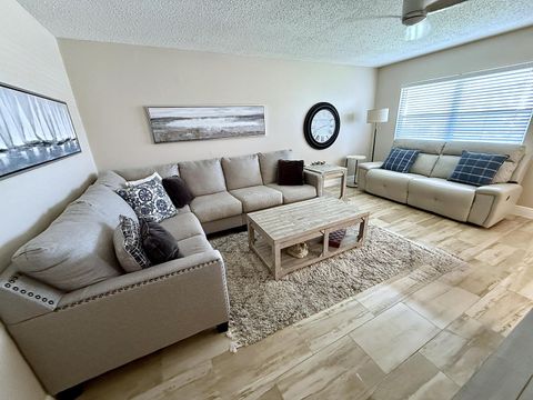 Tiny photo for 359 Oakridge T, Deerfield Beach, FL 33442 (MLS # R11135370)