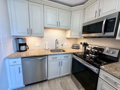 Tiny photo for 359 Oakridge T, Deerfield Beach, FL 33442 (MLS # R11135370)