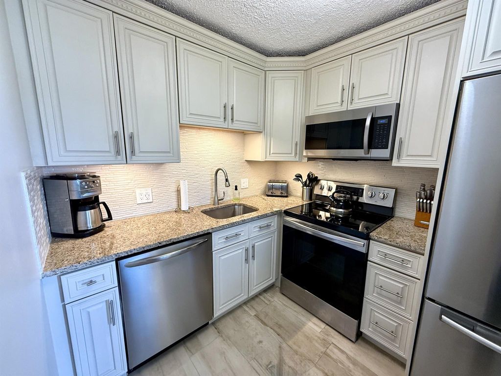 Photo of 359 Oakridge T, Deerfield Beach, FL 33442 (MLS # R11135370)