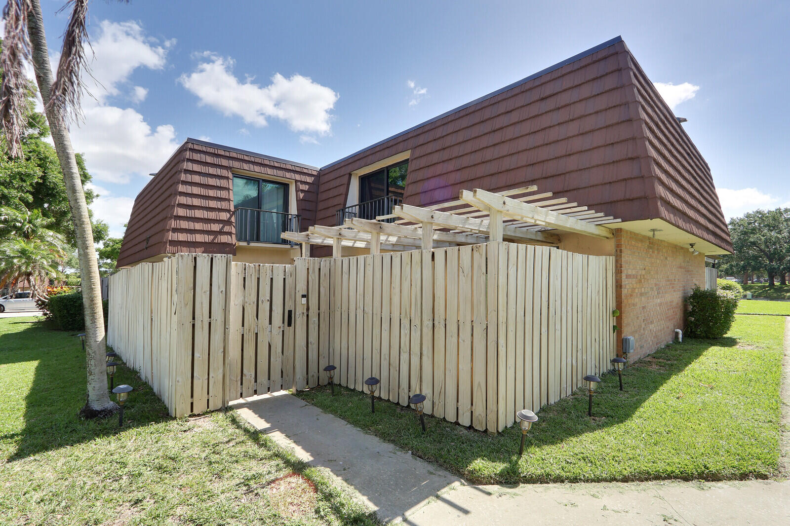 GARDEN LAKES AND GARDEN SQUARE SHOPS - Residential