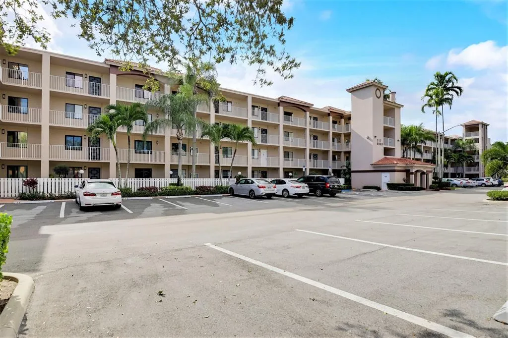 6093 Pointe Regal Cir 303  