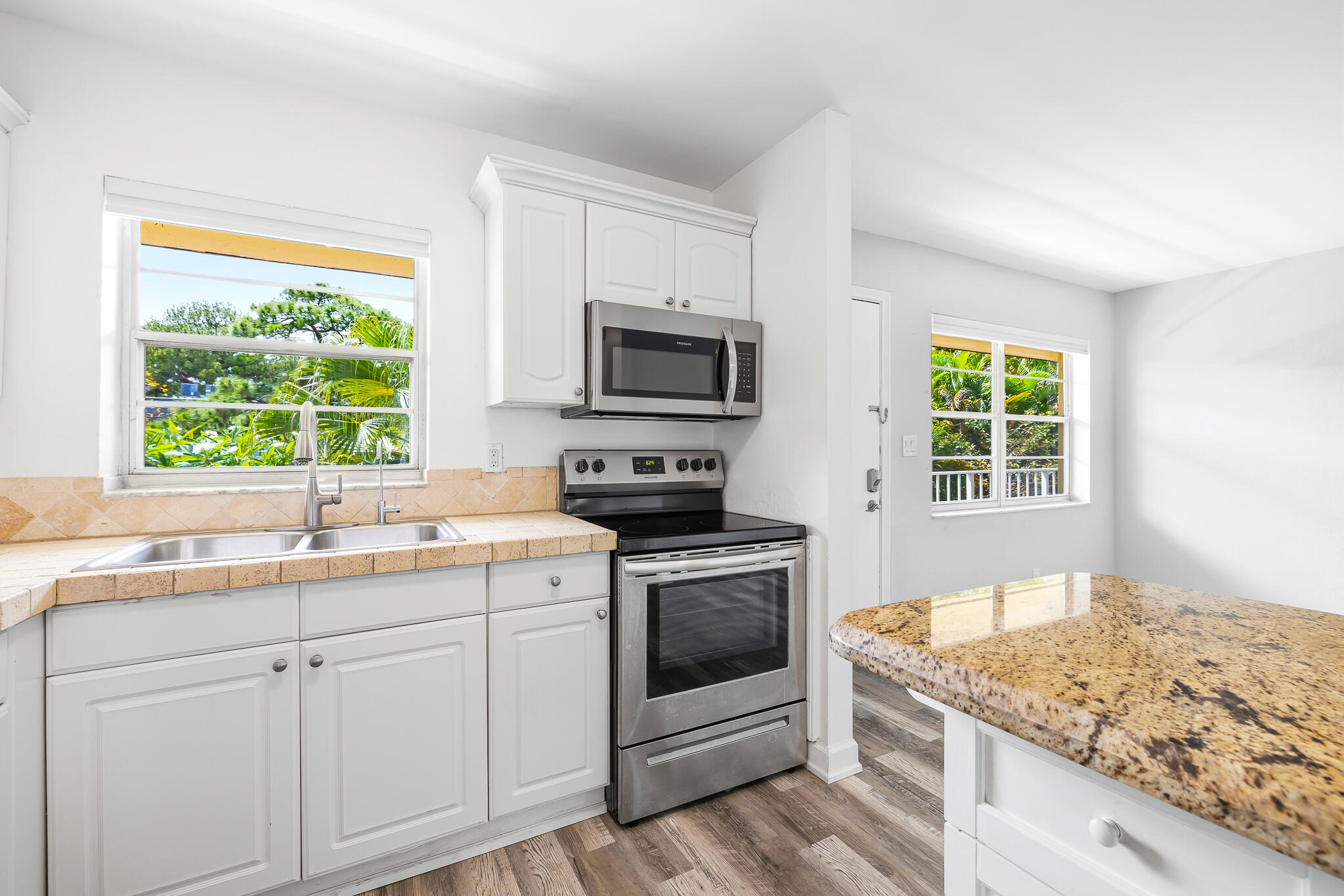 VILLAGE PARK AT OAKLAND CONDO - Residential