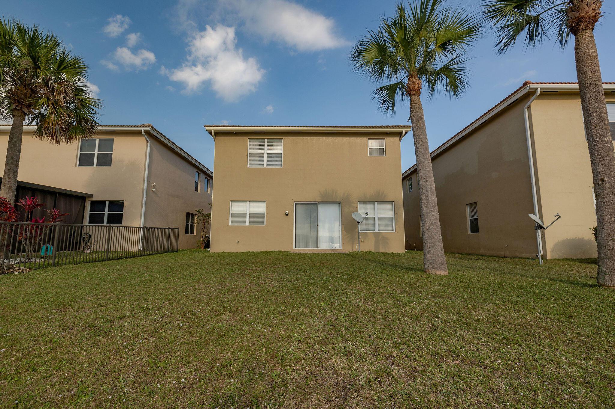 VIZCAYA FALLS - Residential