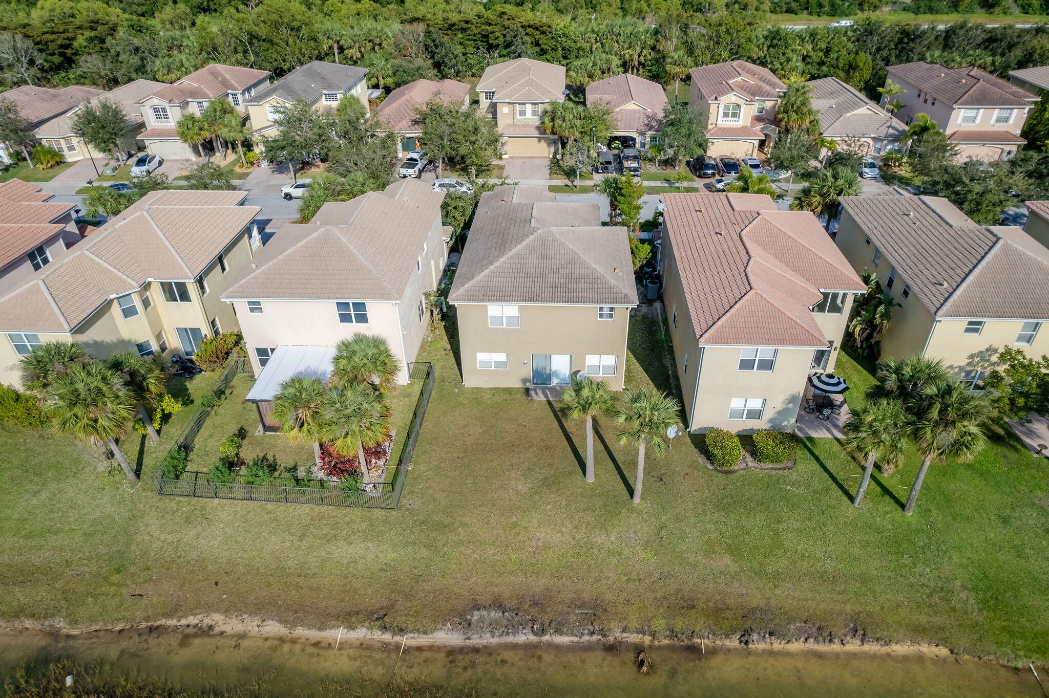 VIZCAYA FALLS - Residential