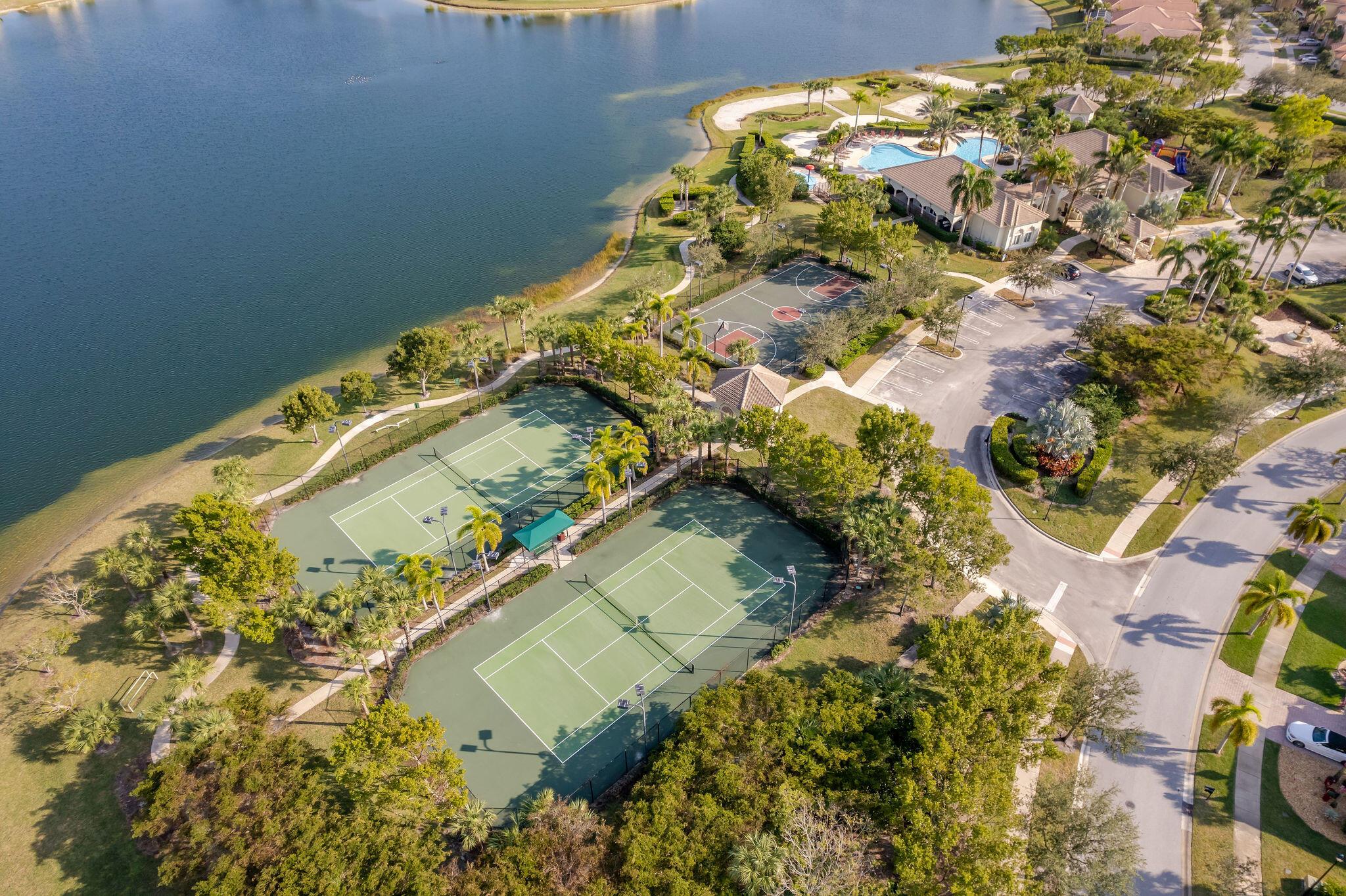 VIZCAYA FALLS - Residential