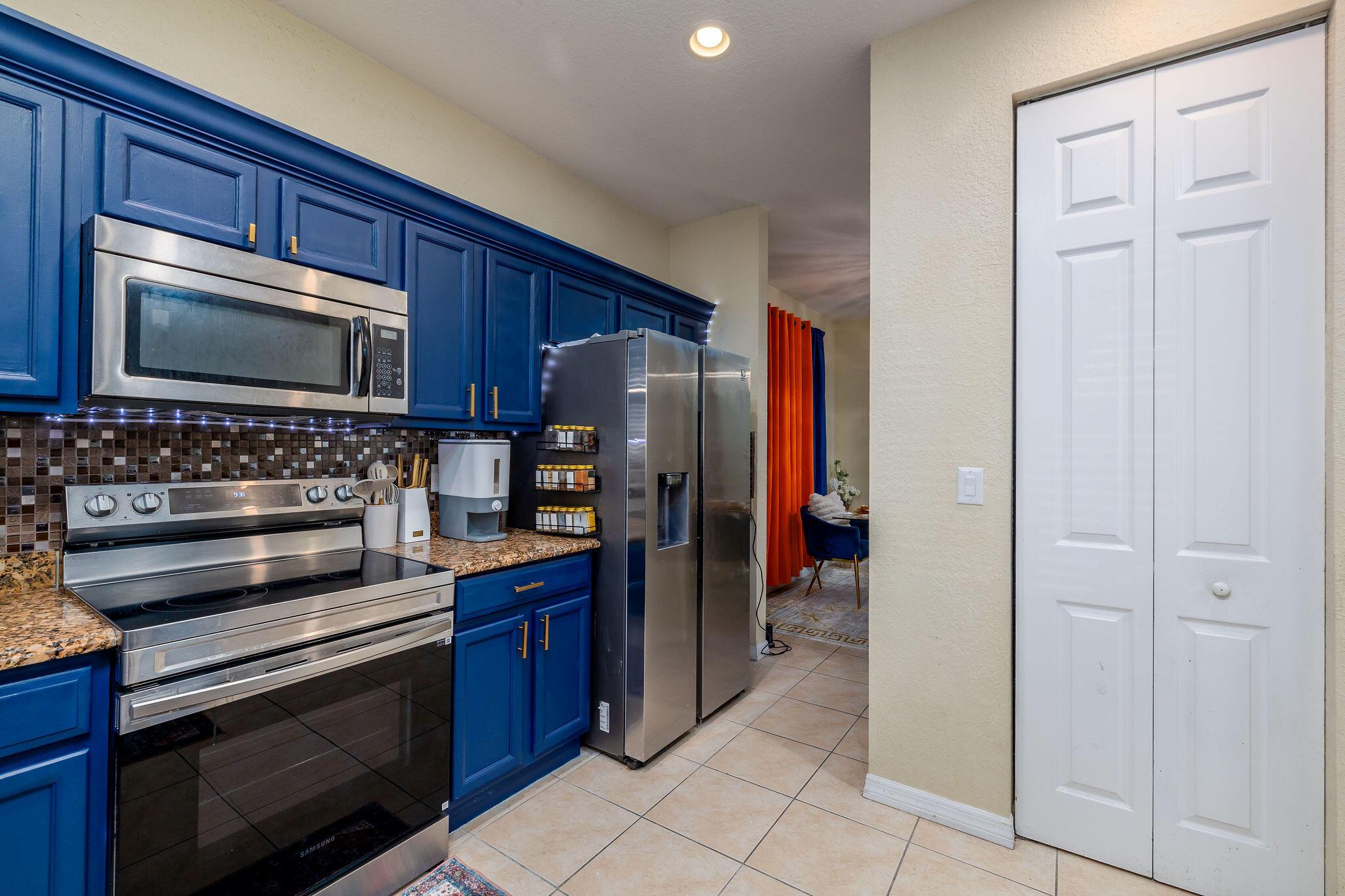 VIZCAYA FALLS - Residential