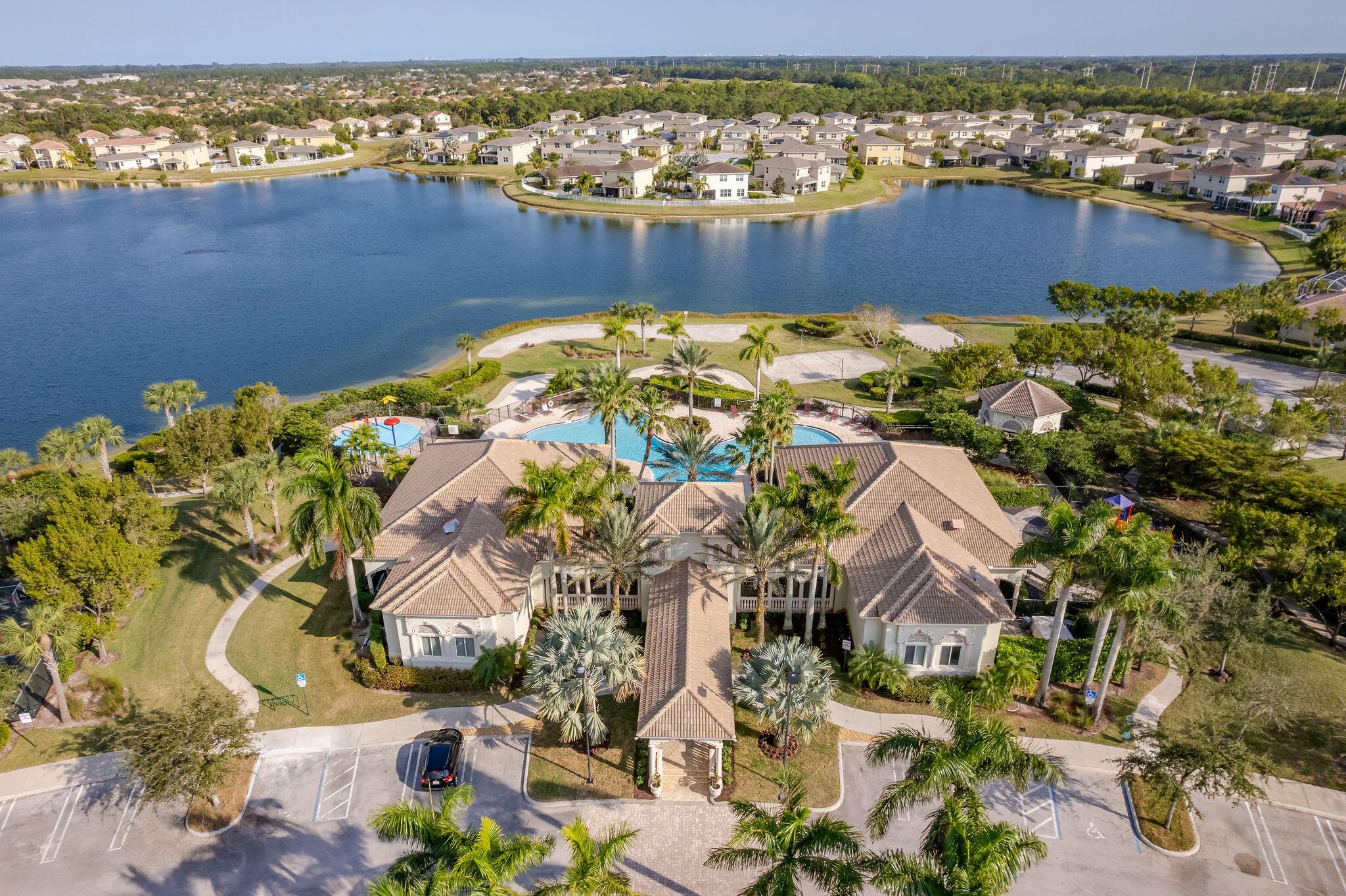 VIZCAYA FALLS - Residential