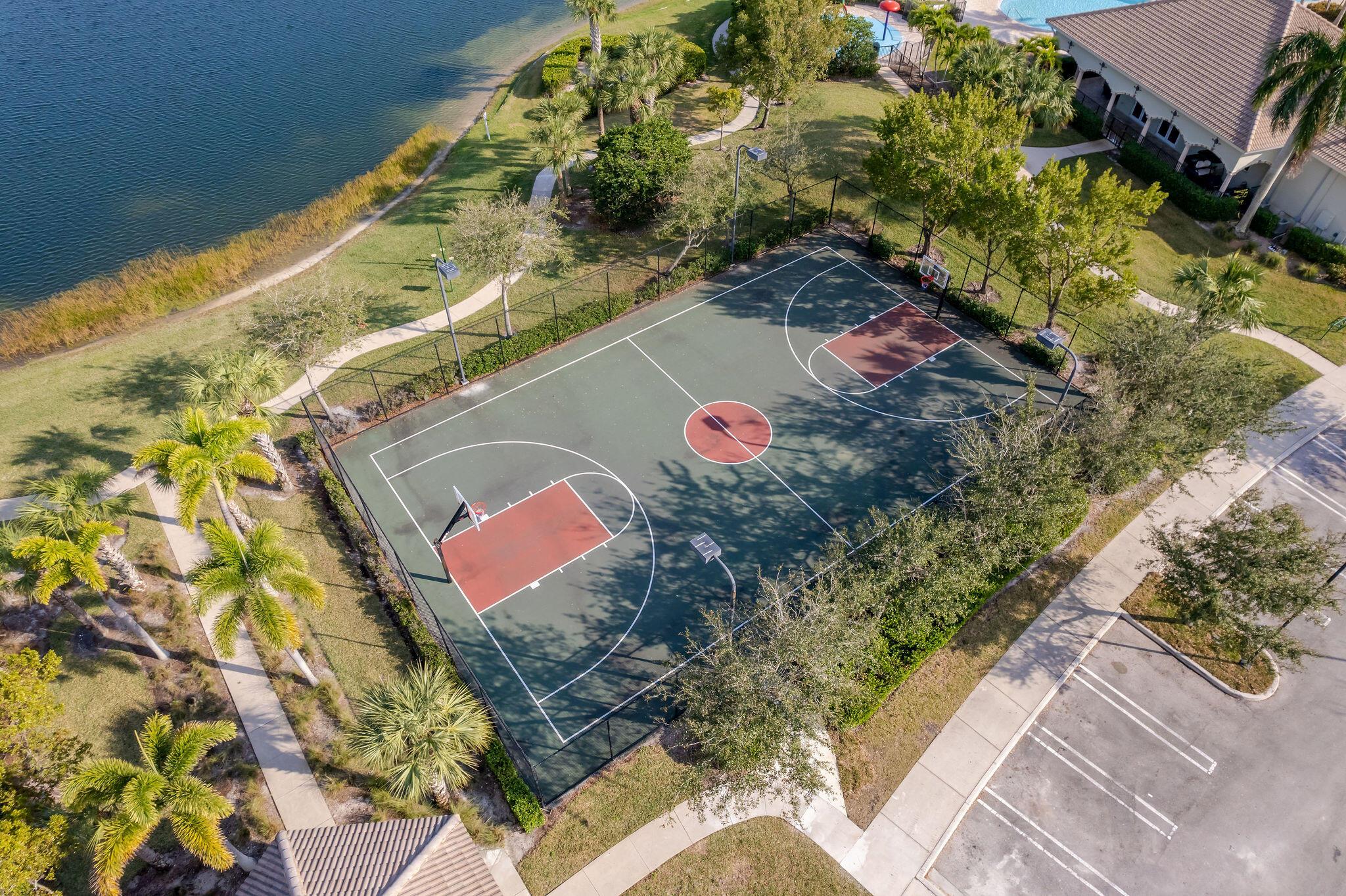 VIZCAYA FALLS - Residential
