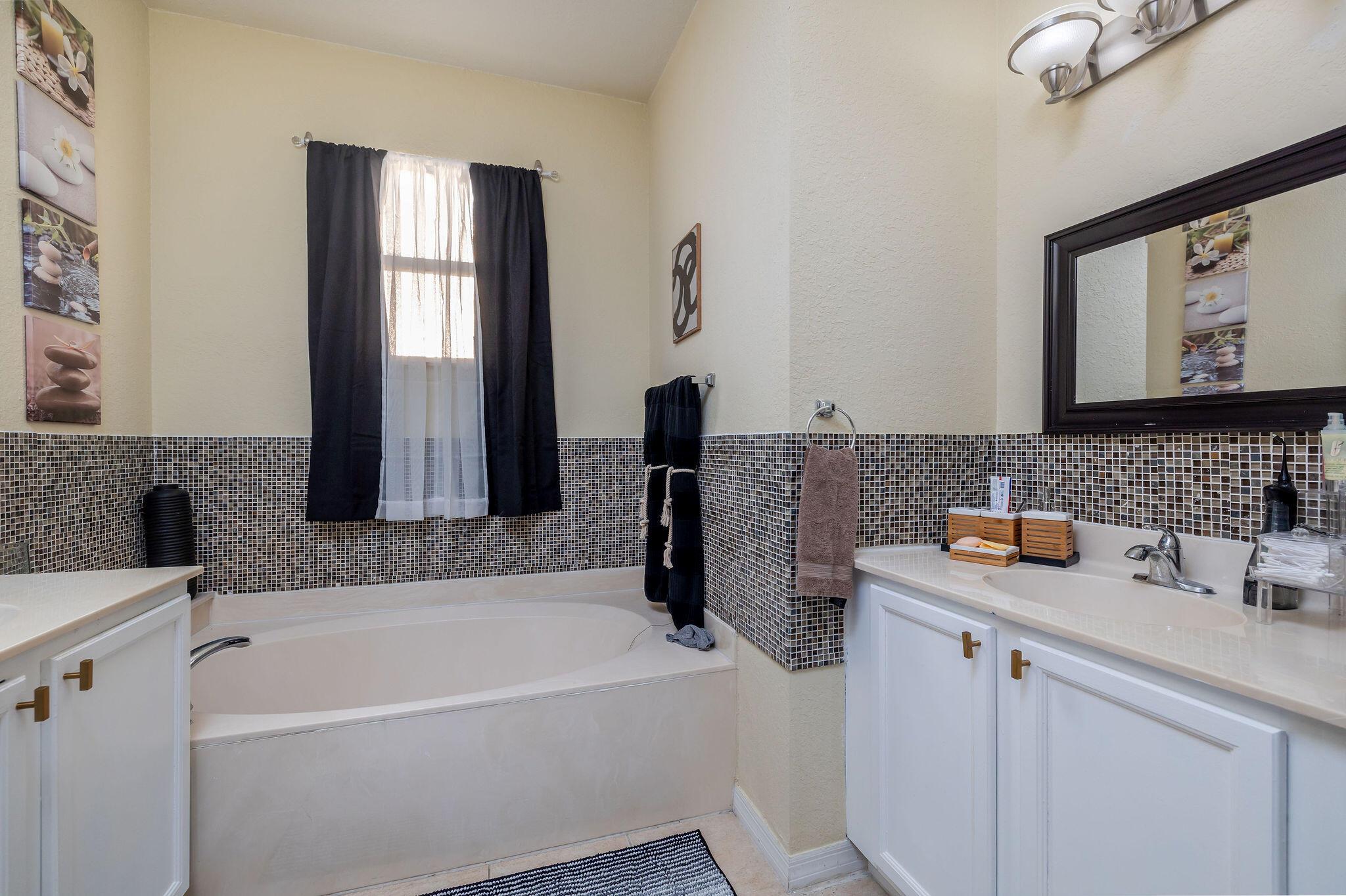 VIZCAYA FALLS - Residential