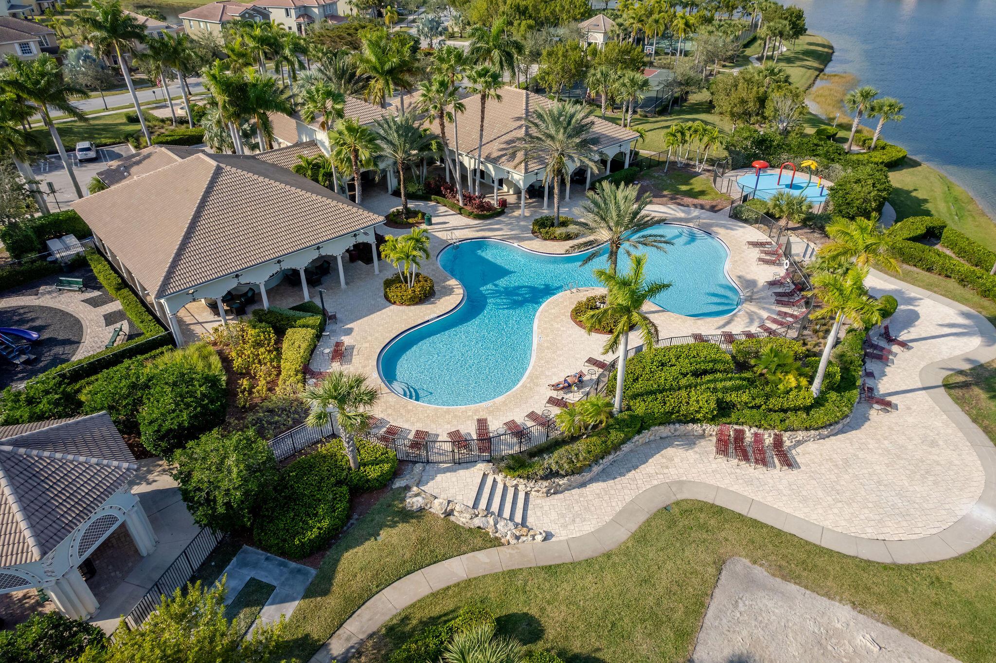 VIZCAYA FALLS - Residential