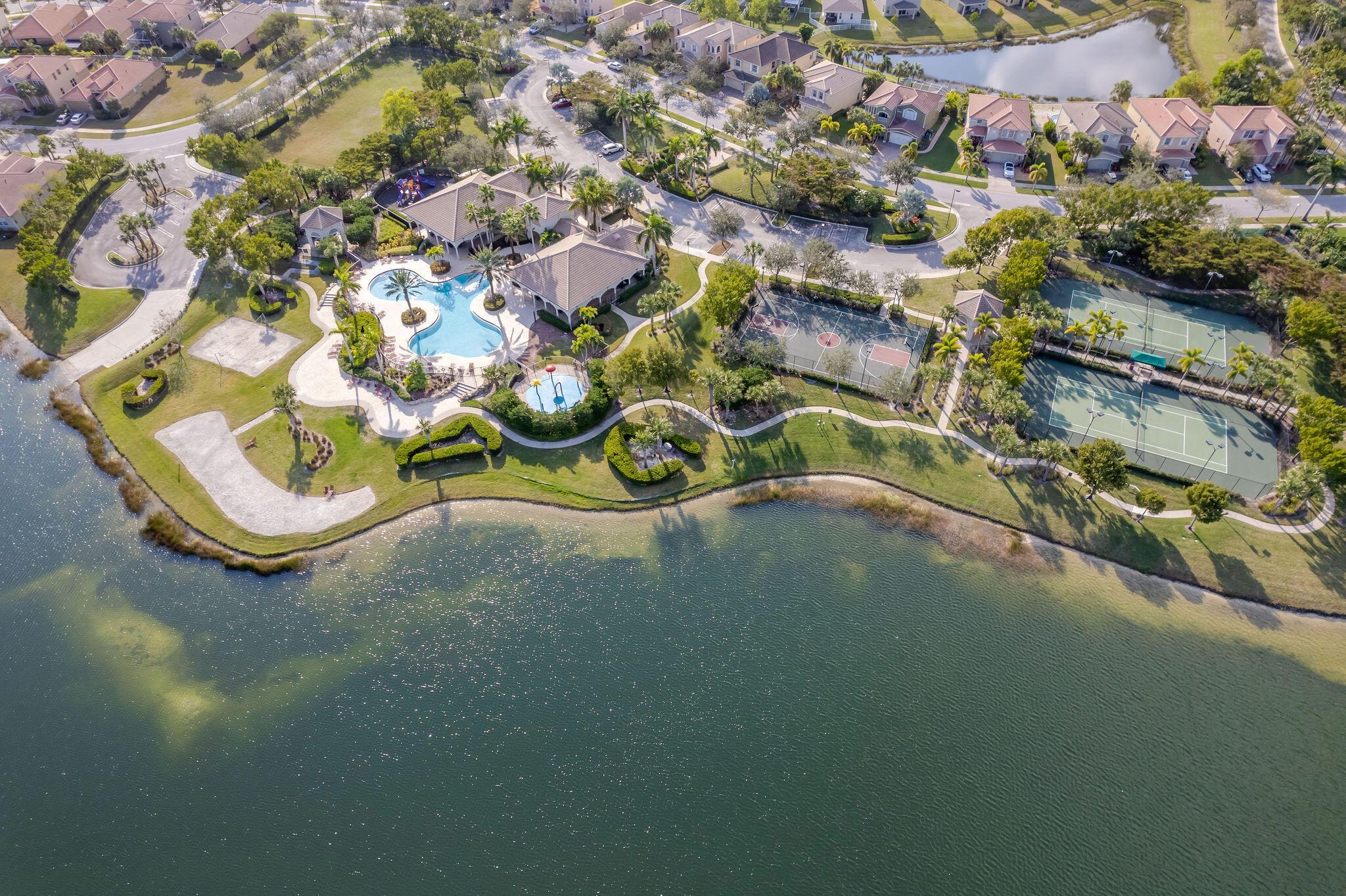 VIZCAYA FALLS - Residential