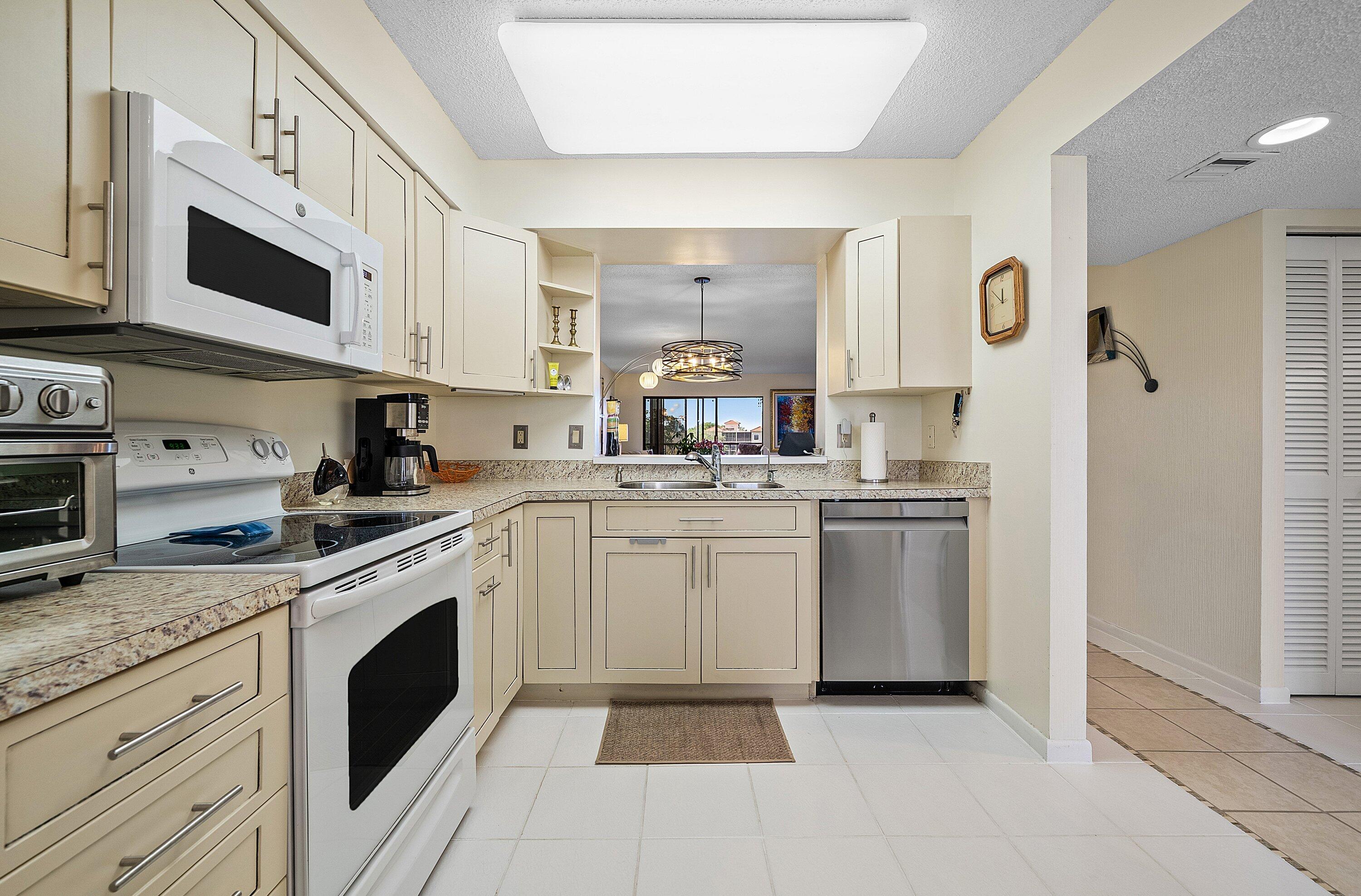 HUNTINGTON POINTE - Residential