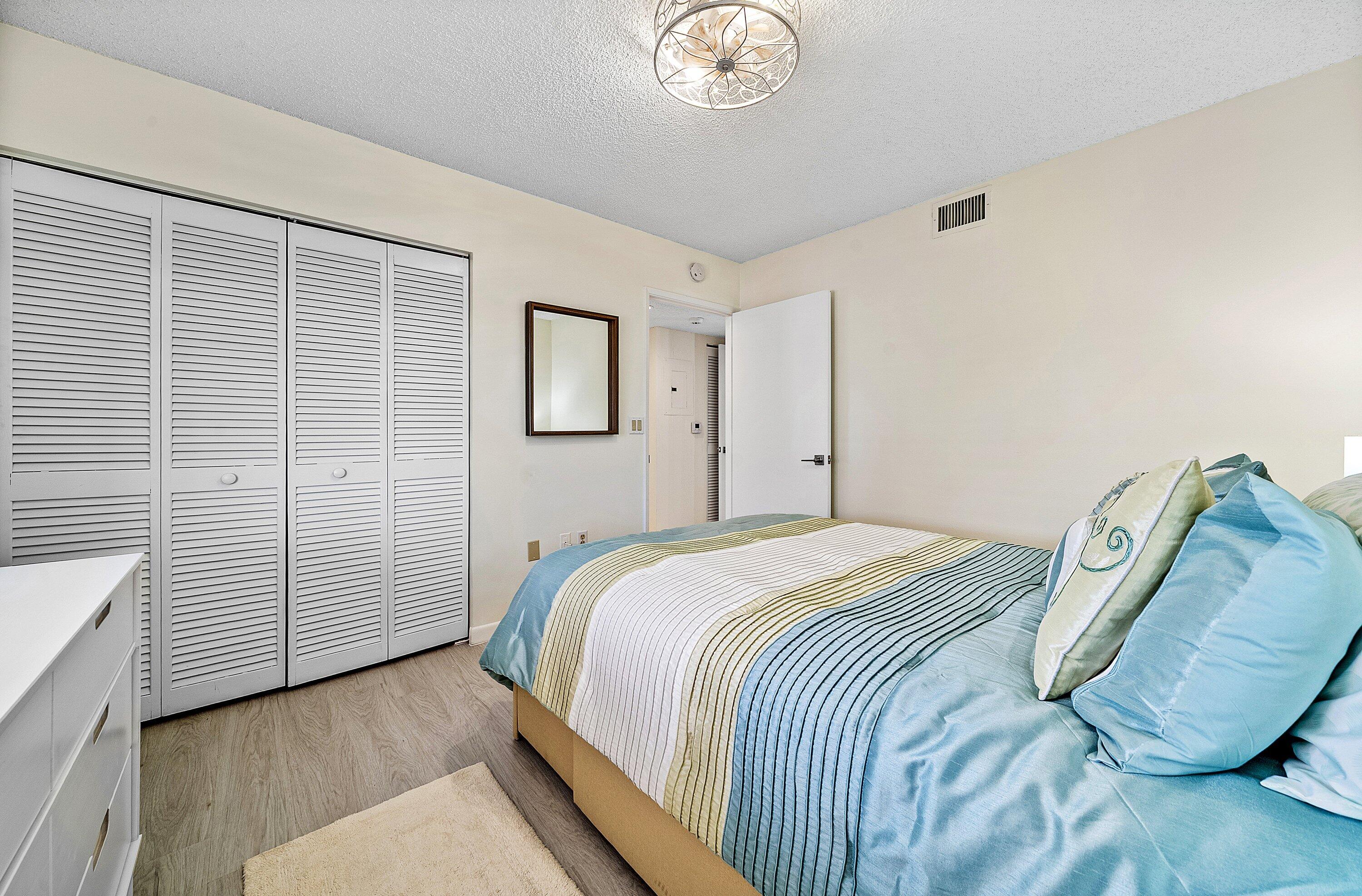 HUNTINGTON POINTE - Residential