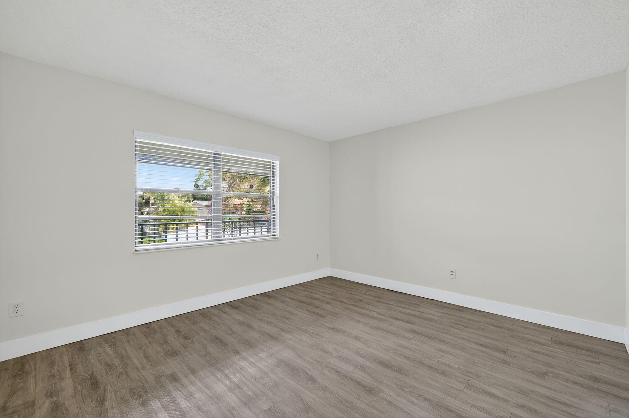 WOODLANDS CONDOMINIUM APARTMENT BUILDING 2 - Residential