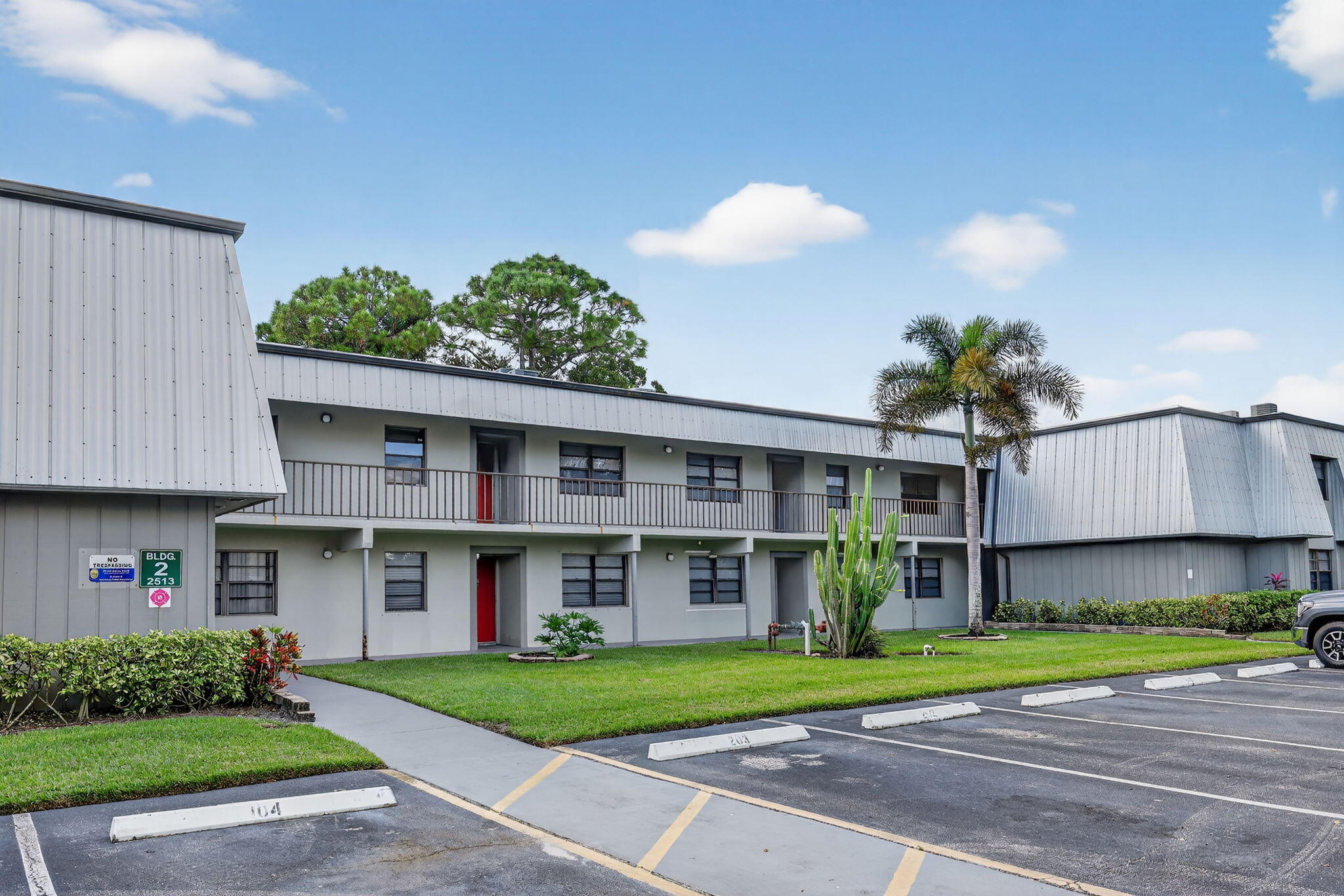 WOODLANDS CONDOMINIUM APARTMENT BUILDING 2 - Residential