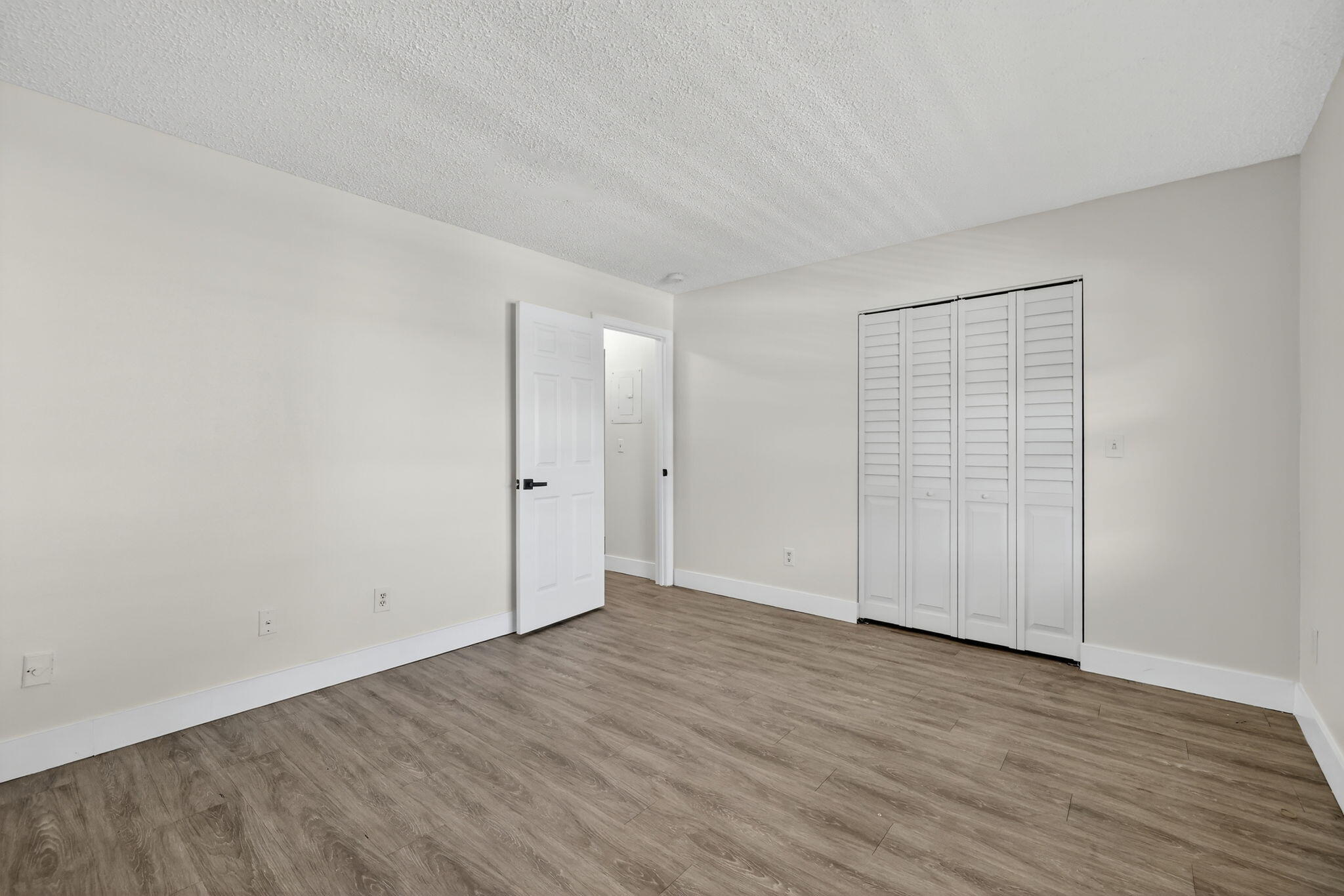 WOODLANDS CONDOMINIUM APARTMENT BUILDING 2 - Residential