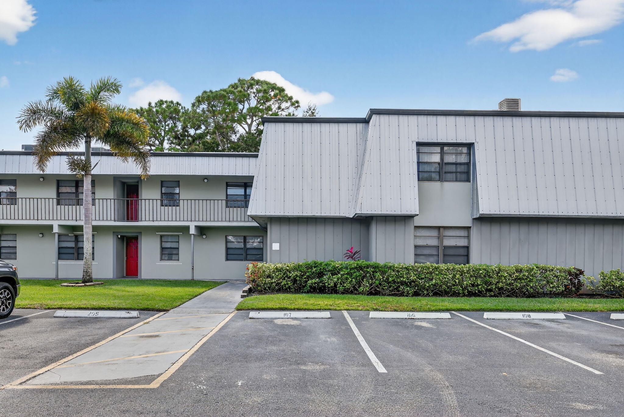 WOODLANDS CONDOMINIUM APARTMENT BUILDING 2 - Residential