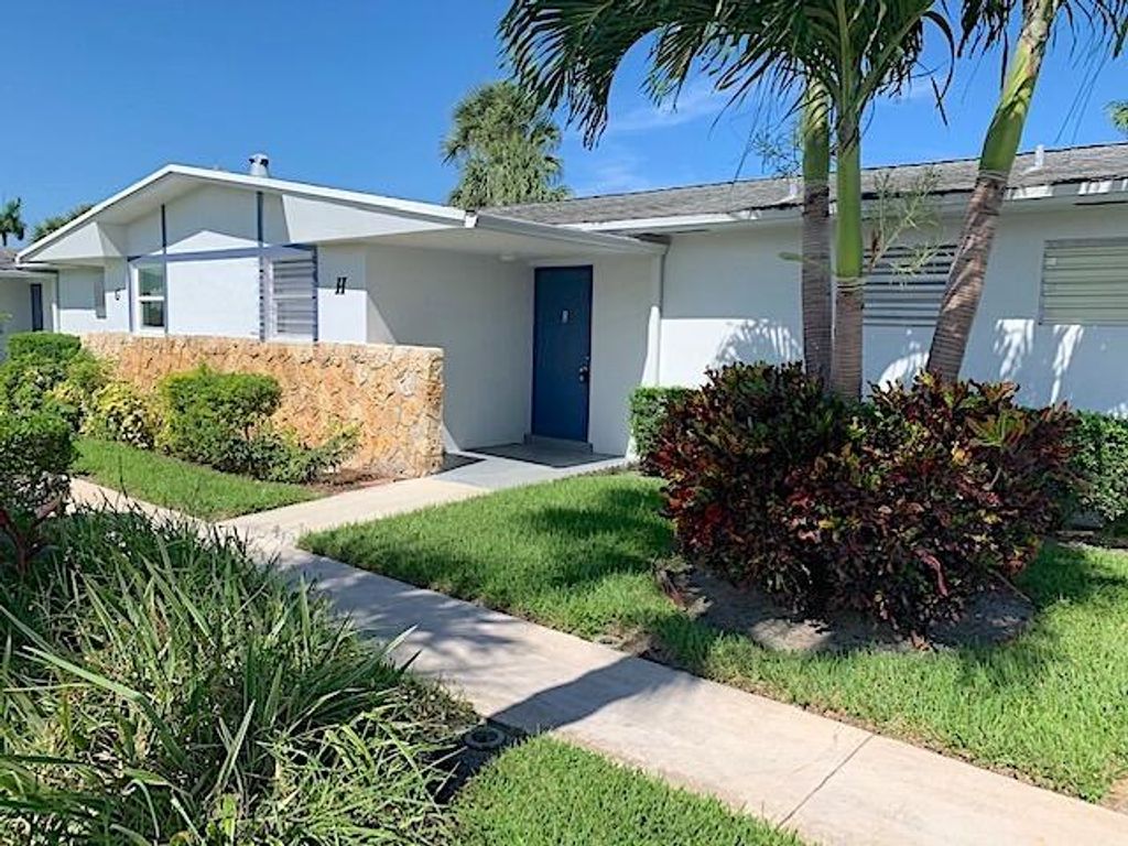 Photo of 2667 Emory Dr Drive W #H, West Palm Beach, FL 33415 (MLS # R11143044)