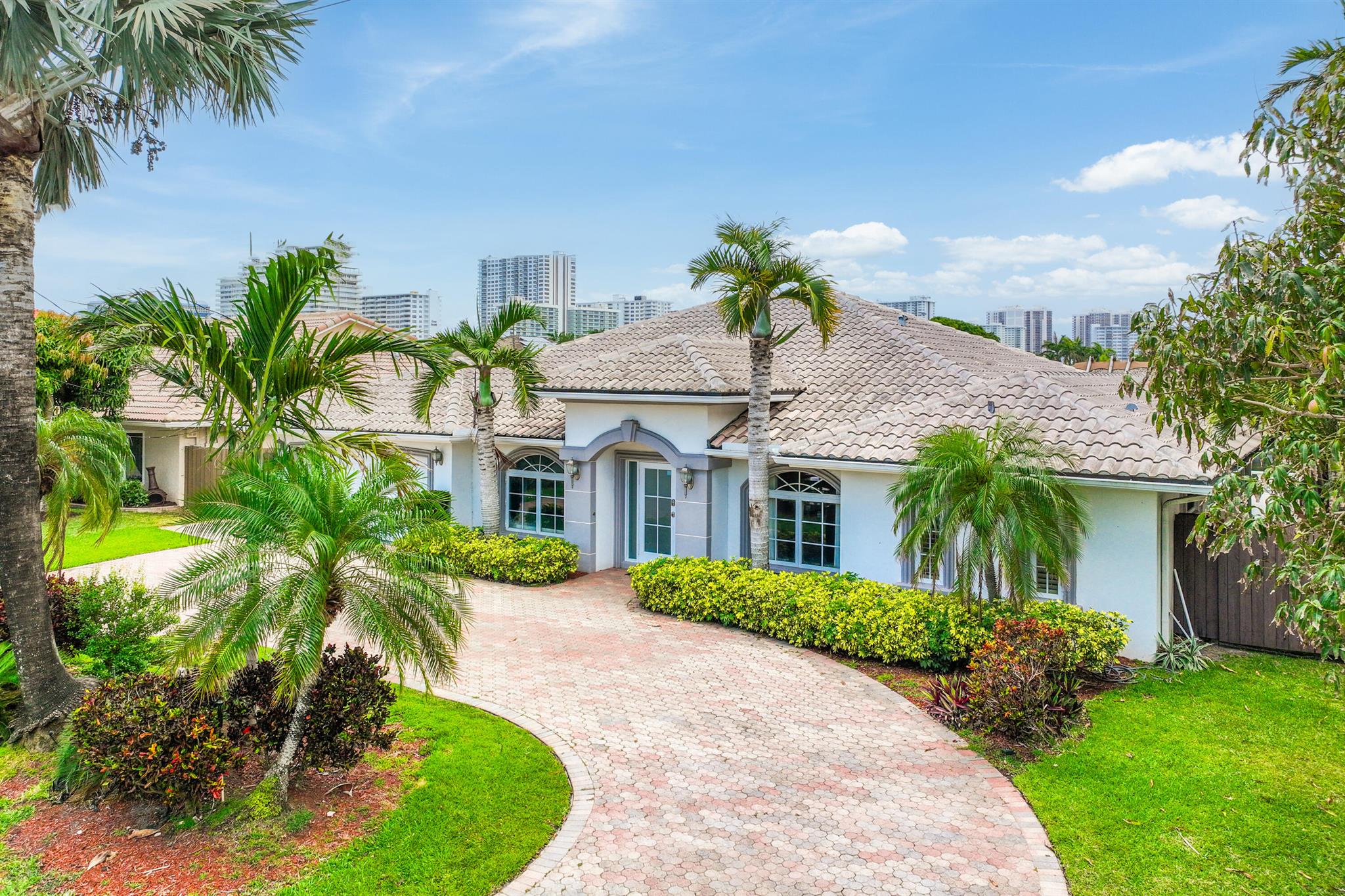 BERMUDA RIVIERA - Residential