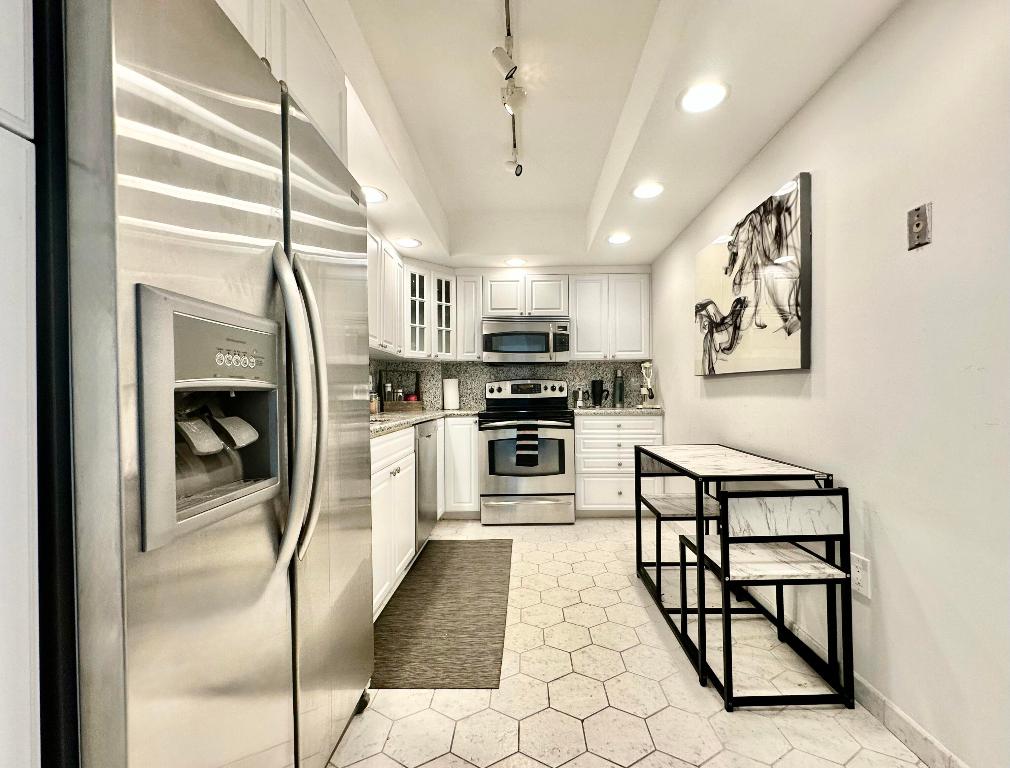 PATRICIAN OF PALM BEACH CONDO - Residential